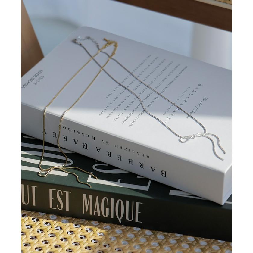 ネックレス リボン デザイン モチーフ レディース アクセ アクセサリー ノット 結び目 チェーン シンプル ニュアンス アジャスター 調整 華奢 細い 合金 ロング | HUG.U | 03