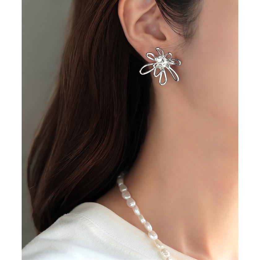 ピアス 花 モチーフ デザイン アクセサリー レディース アクセ 大ぶり 大きめ 花びら フラワー ぷっくり おしゃれ きれいめ ニュアンス シルバーアクセサリー | HUG.U | 05