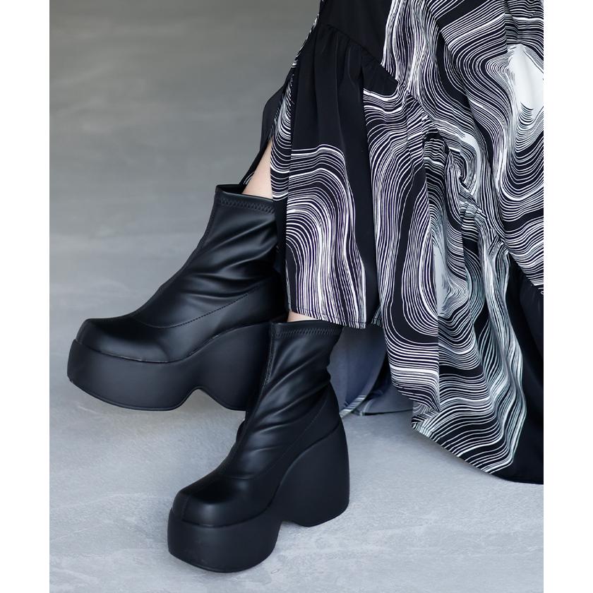 黒 厚底 ブーツ　お値下げ中 HUG.U（ハグユー） ブーツ 10センチ ヒール レディース 靴 厚底ブーツ