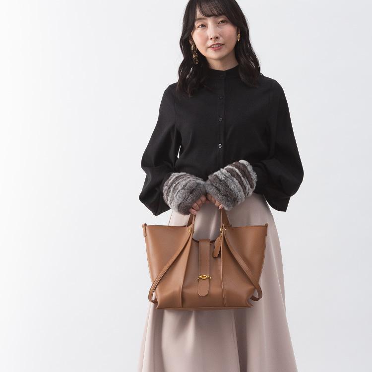 (新品未使用品)大人気、ムータマリン、2wayバッグ、人気デザイン、人気色、高級 レザー トートバッグ 変形デザイン 2way 本革 バッグ ポーチ付き