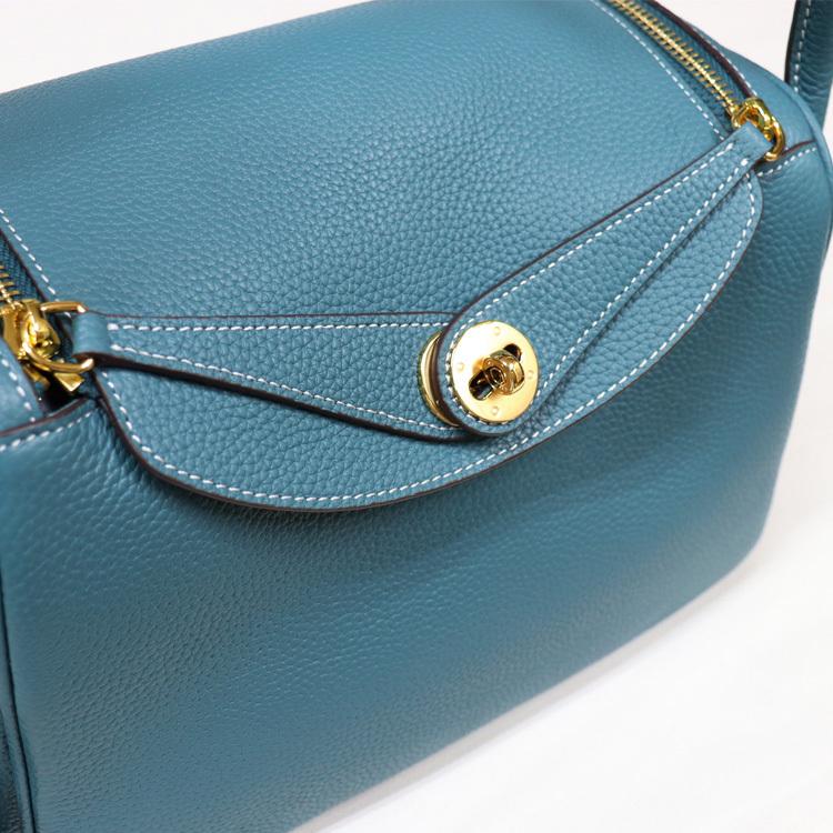 ✨美品✨eavusショルダーバッグ ハンドバック 2way 水色　レザー 牛革 レザー 2way ショルダーバッグ ハンドバッグ 本革 バッグ 個性的