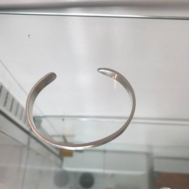 20/80｜トゥエンティーエイティー TWENTY EIGHTY SILVER IDバングル8mm/AB007 |  | 06