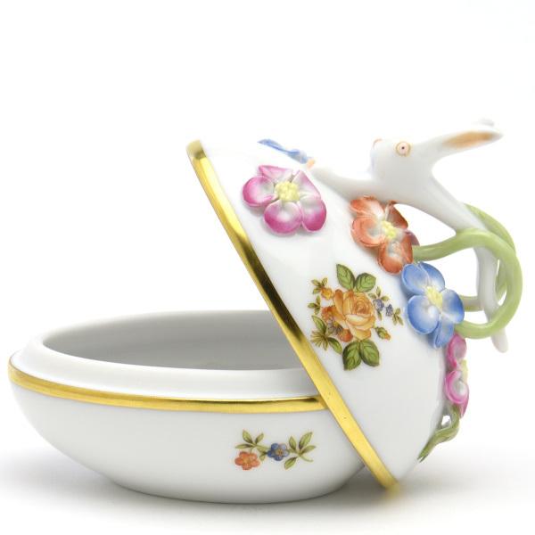 ヘレンド（HEREND） 卵形小物入れ(高さ:7.5cm)兎と花の飾り 小さな薔薇