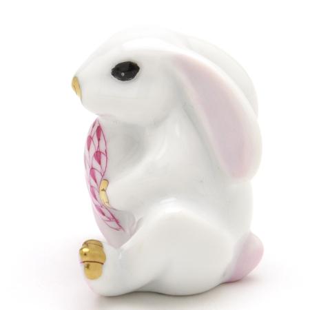 ヘレンド（HEREND） うさぎ置物(高さ:5cm) ハート(ピンクの鱗模様)を 