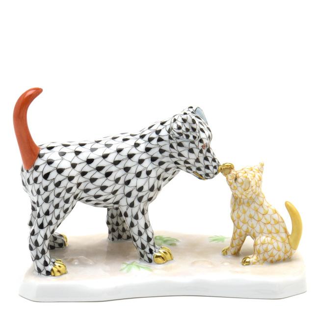 ヘレンド(Herend) 犬と子猫(長さ:13cm)ドッグ＆キャット(15829/VHN+VHJ)黒色と黄色の鱗模様 磁器製 飾り物 送料無料 ギフト包装無料(純正ボックス使用)【新品】