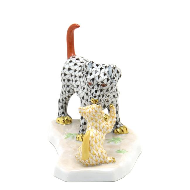 ヘレンド(Herend) 犬と子猫(長さ:13cm)ドッグ＆キャット(15829/VHN+VHJ)黒色と黄色の鱗模様 磁器製 飾り物 送料無料 ギフト包装無料(純正ボックス使用)【新品】_2