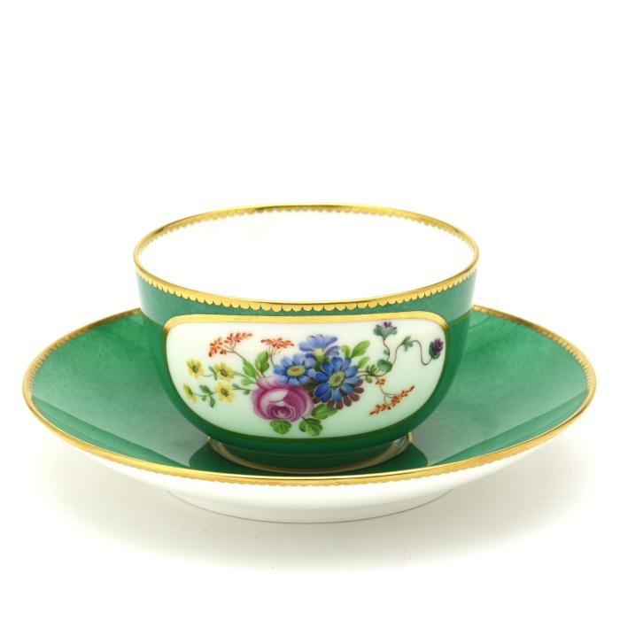 【滅多に無い】セーブル(Sevres) 御茶優勝杯(220竓)＆平円盤 十八年代のペンキ塗り地花文様(Vert-1) 2003年:Catherine Bleriot作【セーブル製陶所から身をもって買い付け】新品 コーヒー、ティーカップ-キッチン、日用品、文具
