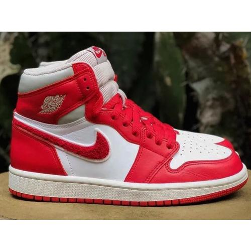 25cm DJ4891-061 WMNS AIR JORDAN 1 RETRO HIGH OG Varsity Red Newstalgia Chenille ウィメンズ エアジョーダン レトロ ハイ バーシティ レッド｜heretic