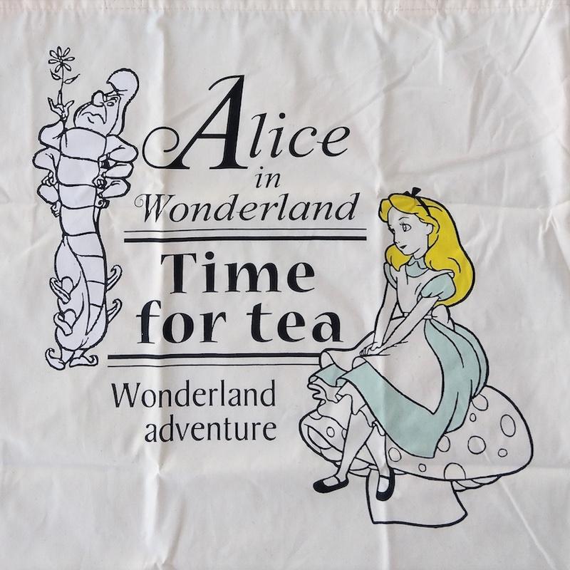 レターパックプラス対応 エコマーク付き コットンバッグ ディズニー 不思議の国のアリス トートバッグ エコバッグ 折り畳みバッグ マチ無し 薄手 綿製 A4サイズ | 不思議の国のアリス | 01