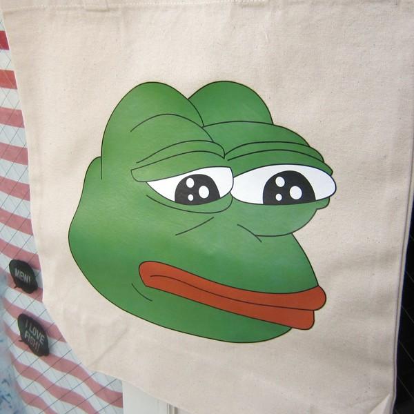 レターパックプラス対応 カエルのペペ デカプリント トートバッグ ホワイト Pepe The Frog カエルのpepe サイズ 肩掛けかばん エコバッグ 薄手 レディース Kp 019 アメリカン雑貨hermit ハーミット 通販 Yahoo ショッピング