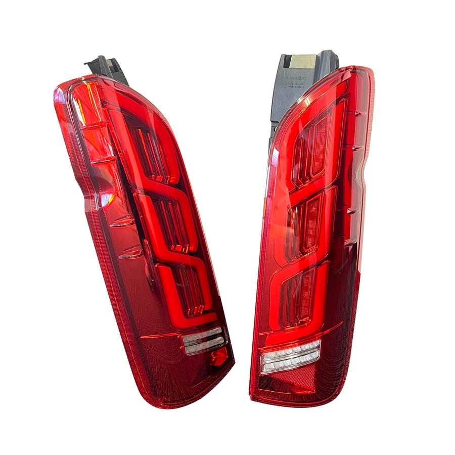 BKM iiP Attirantシリーズ 200ハイエース用LEDテールランプ Type2 Eマーク取得 車検対応の画像