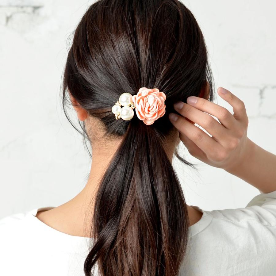 シュシュ ビッグフラワーとトリプルラインストーンのラインストーン