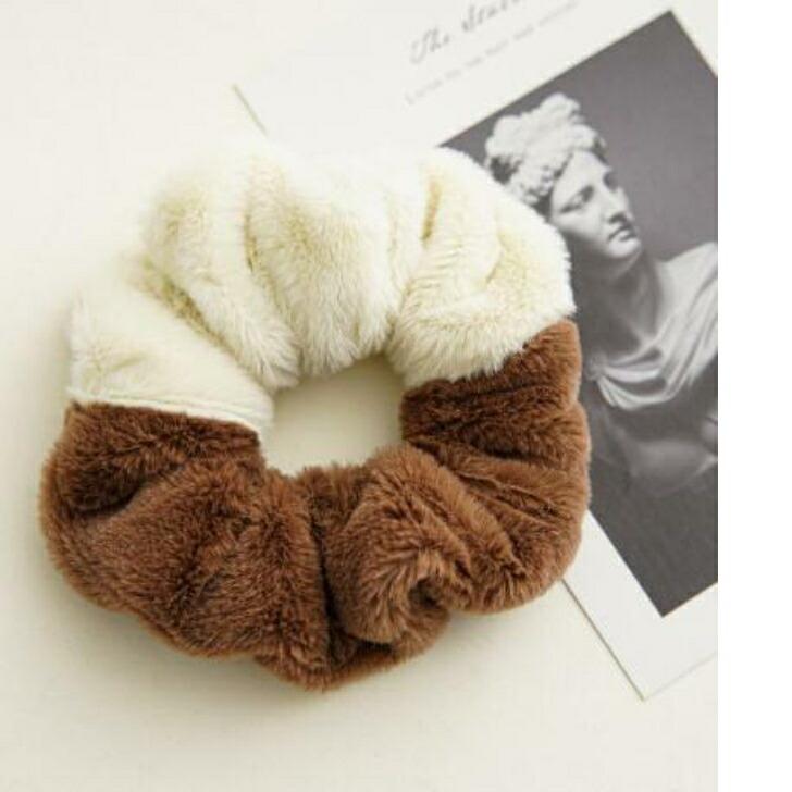 シュシュ あったか素材のフェイクファーバイカラーシュシュ 20代 30代