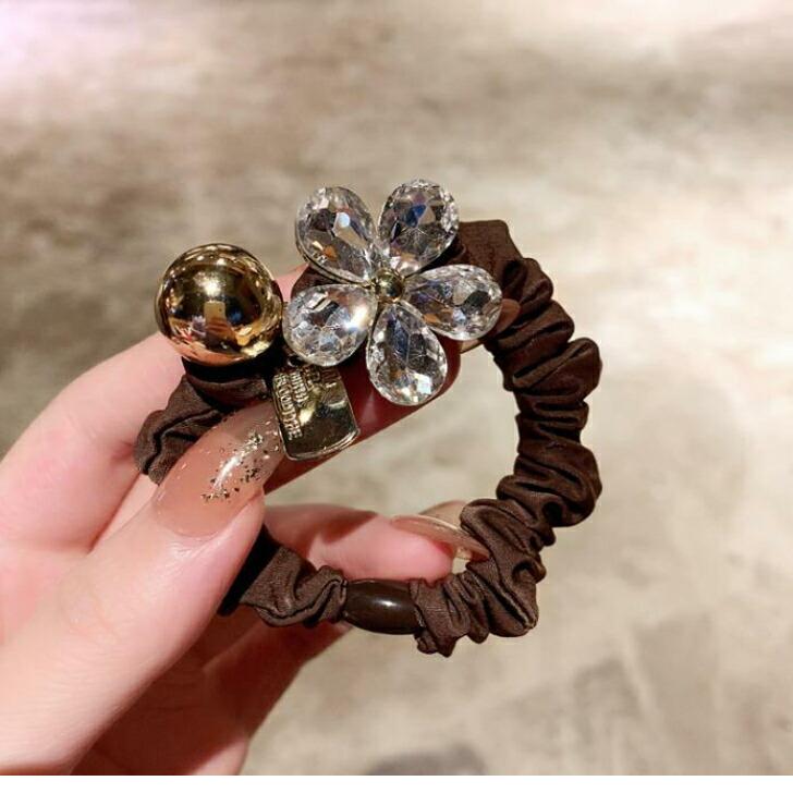 シュシュ クリスタルメタルフラワーゴールドチャームシュシュ かわいい