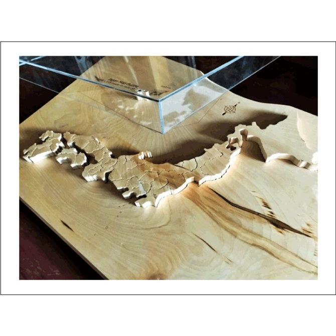 送料無料】一枚板から製作した木製の日本地図パズル アクリル製の蓋