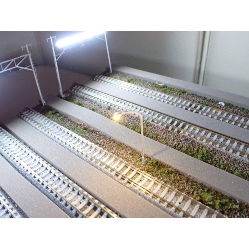【新品同様 / 希少】 鉄道模型 ジオラマ展示台 SAZAN サザン Ｎゲージ用 架線柱ヤード灯つき 電車区 機関区 LED照明付 機関庫 6線路 【LWH1064602931】(37627円)