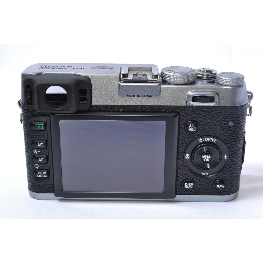 FinePix 富士フィルム Fujifilm X100 シルバー デジタルカメラ FinePix 富士フィルム Fujifilm X100 シルバー デジタルカメラ