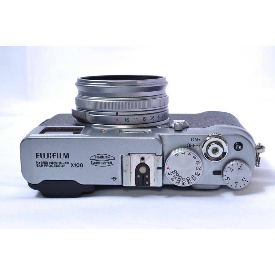 FinePix 富士フィルム Fujifilm X100 シルバー デジタルカメラ FinePix 富士フィルム Fujifilm X100 シルバー デジタルカメラ