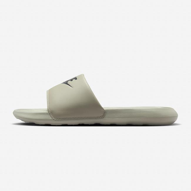 NIKE（ナイキ） ビクトリーワンスライド (305)スプルースフォグ