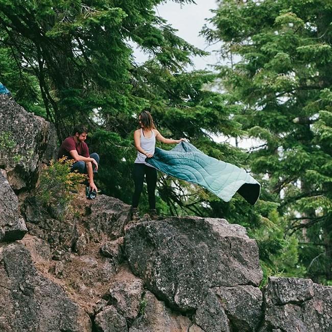 Rumpl ランプル ORIGINAL PUFFY BLANKET PRINT(FADE) オリジナルパフィーブランケット 3IP-RMP-193003(201002)【アウトドア/キャンプ/掛け布団/車中泊/膝掛】 | ブランド登録なし | 01