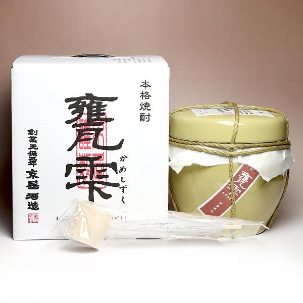 芋焼酎　20度　亀雫　極　外箱は、汚れありです。 甕雫 20度 1800ml 京屋酒造 かめしずく 芋焼酎 お酒 プレゼント ギフト