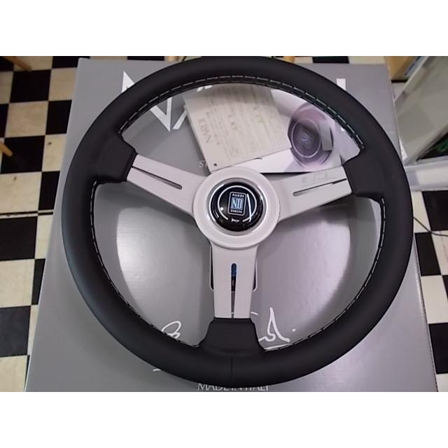 NARDI ナルディ Classic レザー N111 ブラックレザー＆シルバー