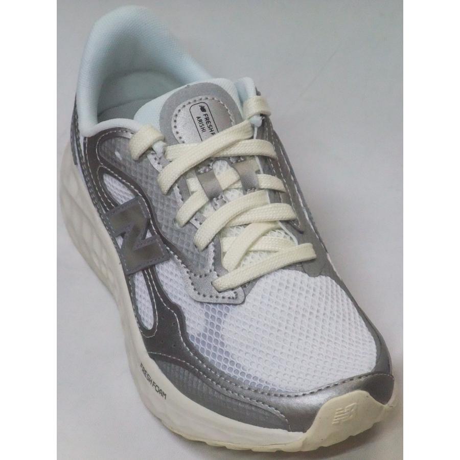 【やっちょ】New Balance ランニングシューズ シルバー New Balance（ニューバランス） フレッシュフォーム アリシ V4 TS4