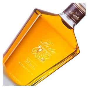 ベルタ マジア ヴィンテージ品 木箱付き添い人 置き目品 700ml 43度 グラッパ ブランデイ イタリア共和国 ピエモンテ ボンネットラインドライヴ 滅多に無い品 取り寄せ品 ドリンク、水、お酒-食品-ブランデー
