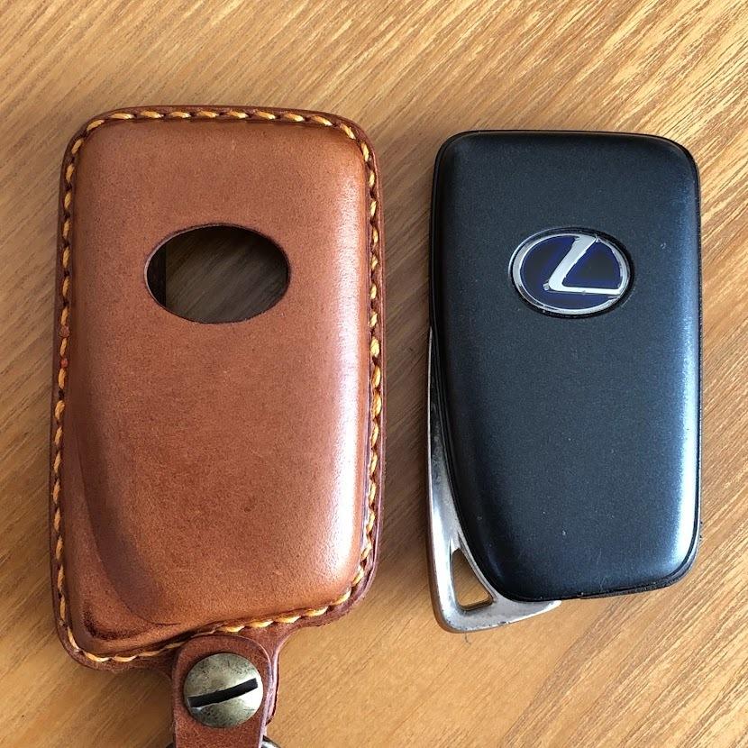 レクサスキーケースになります。 木製ロック/アンロックボタン付き レクサス（lexus）向けスマートキーケース・キーカバーの発売を
