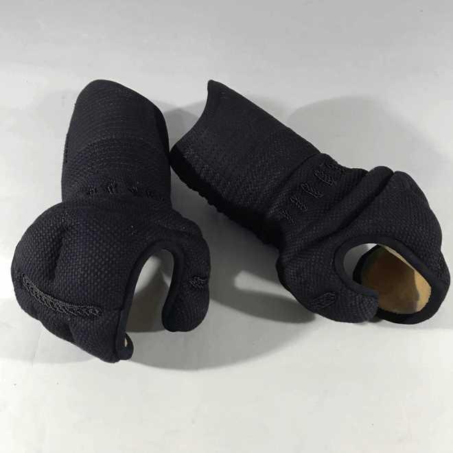 海外品 剣道具 新型防具「正」金印 MASA ヘリ紺鹿革仕立 本格派向け 【AAA1874789611】(66286円)