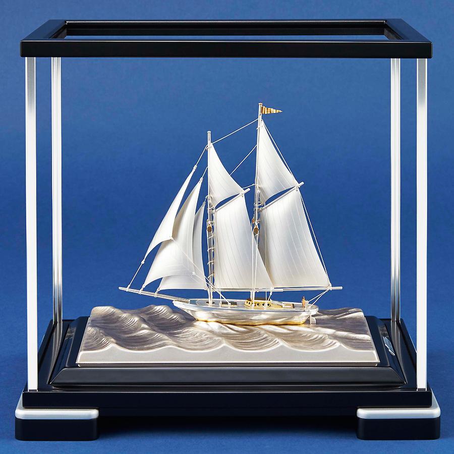 銀製(純銀刻印)帆船 置物 台付 ヨット シルバー 金属工芸 ガラスケース 銀製(純銀刻印)帆船 置物 台付 ヨット シルバー 金属工芸 ガラスケース