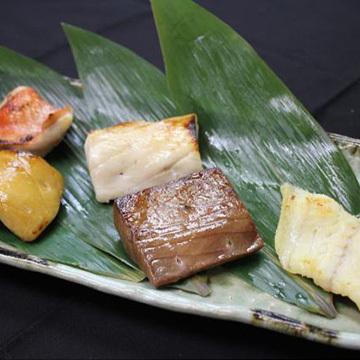 三崎恵水産 三崎のまぐろ味噌漬けとカジキ 海外限定 品番:MMTT-2222 キンメダイの漬け魚セット 日本最大の