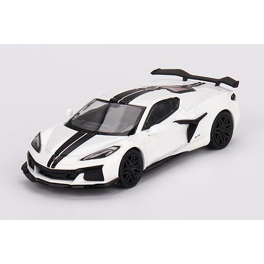 コルベット シボレー　ホワイト ミニカー　モデルカー MINI GT 1/64 シボレー コルベット Z06 2023 アーティックホワイト (左
