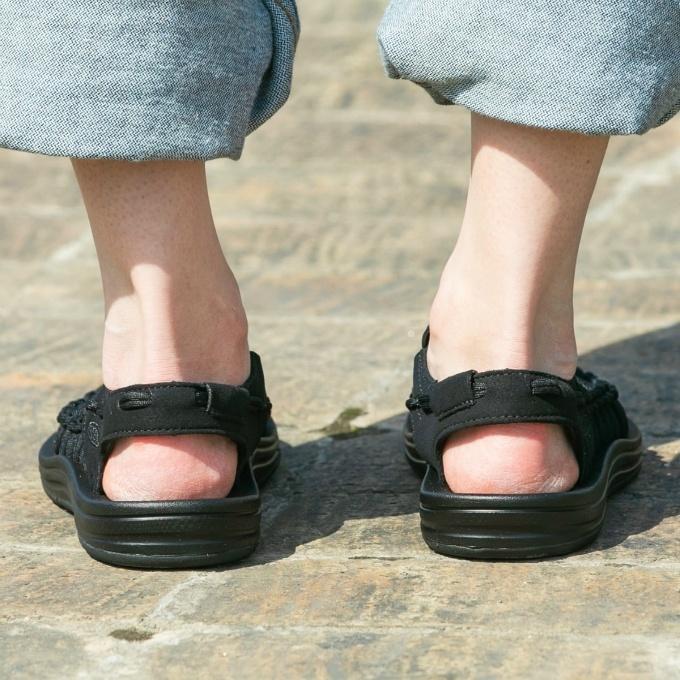 KEEN キーン サンダル レディース ユニーク モノクローム