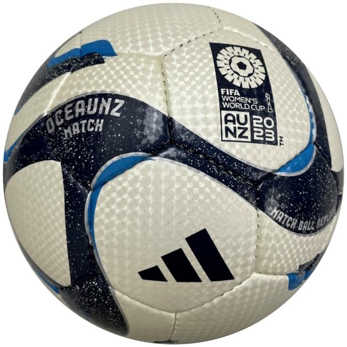 アディダス　サッカーボール5号球 アディダス（adidas）（メンズ、レディース）サッカーボール 5号球