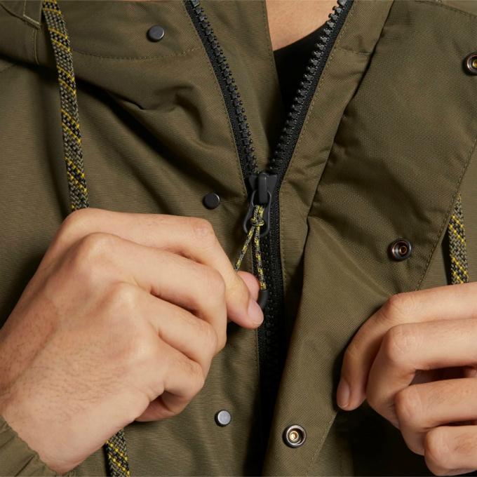 ReebokウィンドブレーカーLサイズ Reebok ウィンドブレーカー L（XL相当) ブランド刺繍 100%ポリエステル