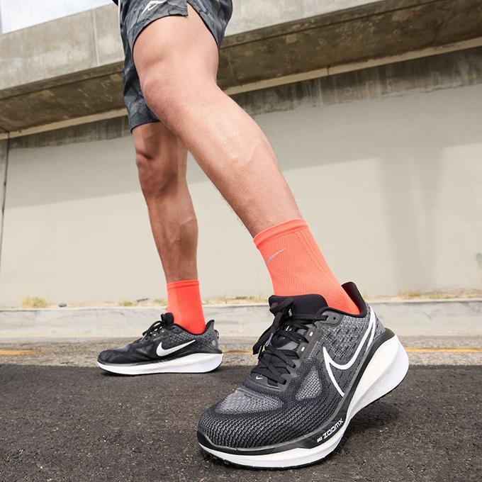 NIKE（ナイキ） ランニングシューズ メンズ 23HO ボメロ 17