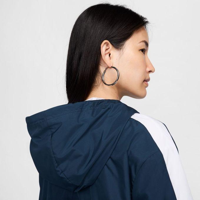 NIKE（ナイキ） ウインドブレーカー ジャケット レディース クラシック