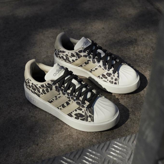 adidas（アディダス） スニーカー レディース ストリートトーク