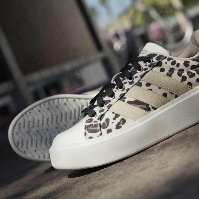 adidas（アディダス） スニーカー レディース ストリートトーク