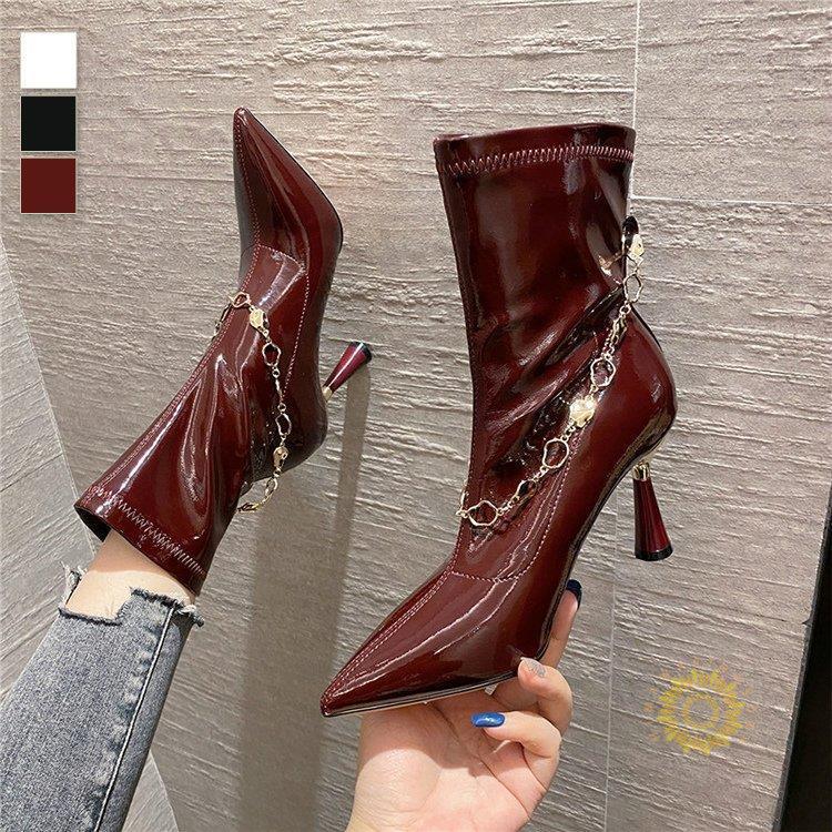 ブランド正規品 ブーティ ショートブーツ レディース ポインテッドトゥ チェーン チャーム 光沢 モード クール ブラック ホワイト ワイン 走れる ナチュラル 優しい Zec79 セール 激安 Www Superavila Com