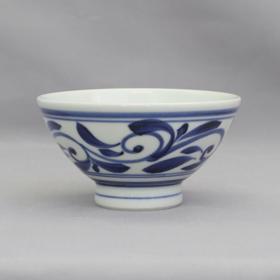 愛媛県指定無形文化財　伝統工芸品　砥部焼 千山窯 茶碗（中） 唐草　※砥部焼 11,000円以上購入で送料無料 |  | 01