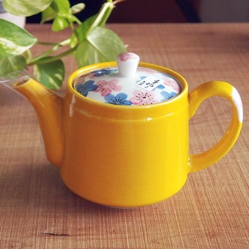 和食器 有田焼 波佐見焼 ポット 黄釉二色桜 茶漉し付き お茶 急須 紅茶 おしゃれ モダン ギフト お取り寄せ商品 陶磁器と雑貨himetomaro 通販 Yahoo ショッピング
