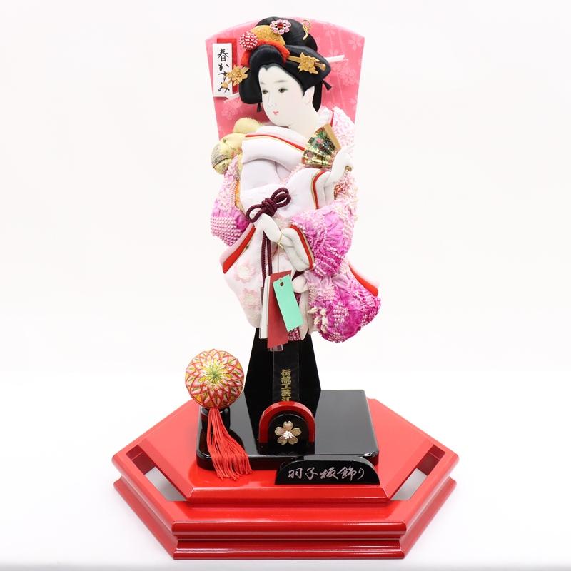 羽子板 ケース飾り 風飛 13号サイズ 高さ55cm 絞り/刺しゅう 六角ケース 赤塗りの画像