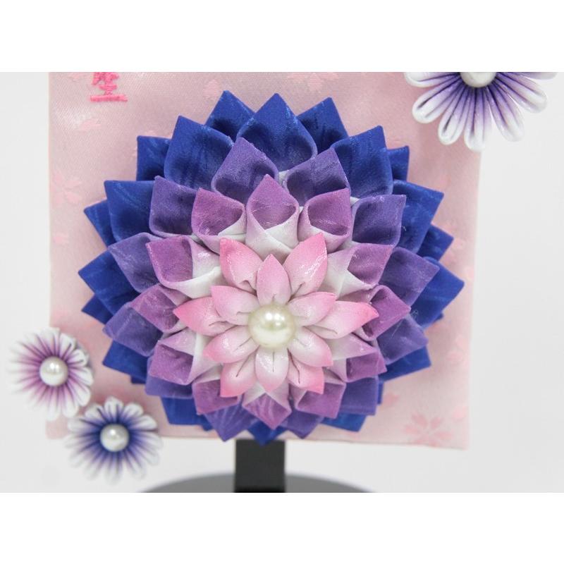 名前旗 つまみ細工花 青 ピンク糸刺繍文字 （小） スタンド付き [3-no1-s-p]の画像