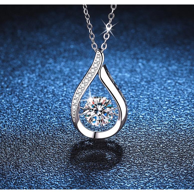 1カラット ダイヤより輝く モアサナイト ネックレス お土産  