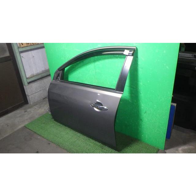 ラティオ DBA-N17 左フロントドア KAC   H010A-3BGAA 中古 |  | 02