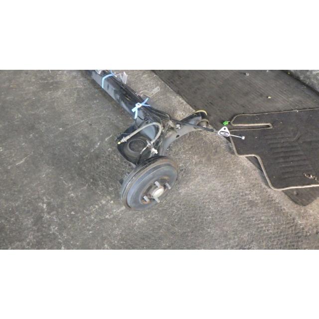 ラティオ DBA-N17 リアアクスルホーシングASSY    中古の画像
