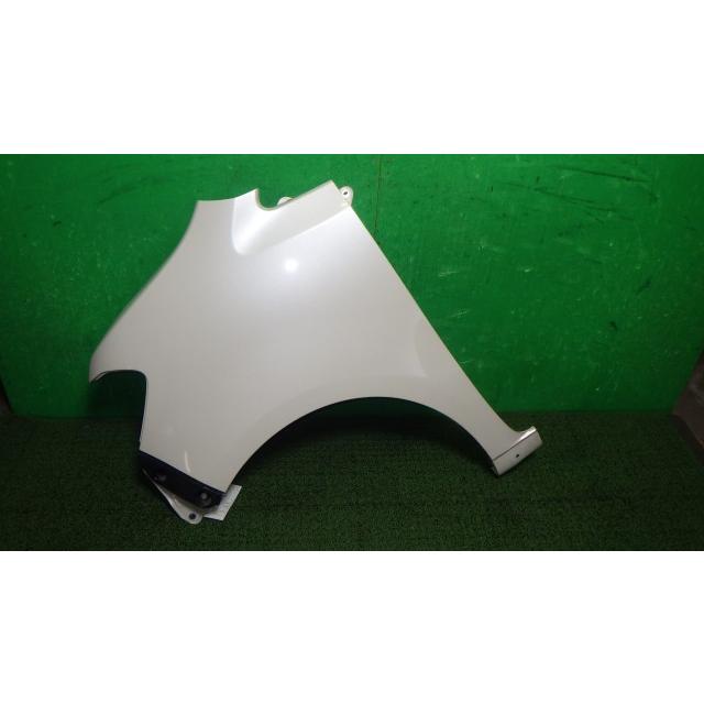 ルクラ DBA-L455F 左フロントフェンダー W24   53812-B2580 中古 | 