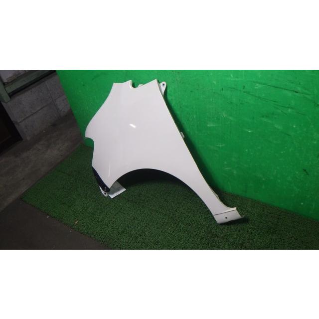 ルクラ DBA-L455F 左フロントフェンダー W24   53812-B2580 中古 |  | 02